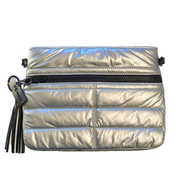 CITI COLLECTIVE Handbags - NWT! CITI COLLECTIVE Gallery Clutch - Silver